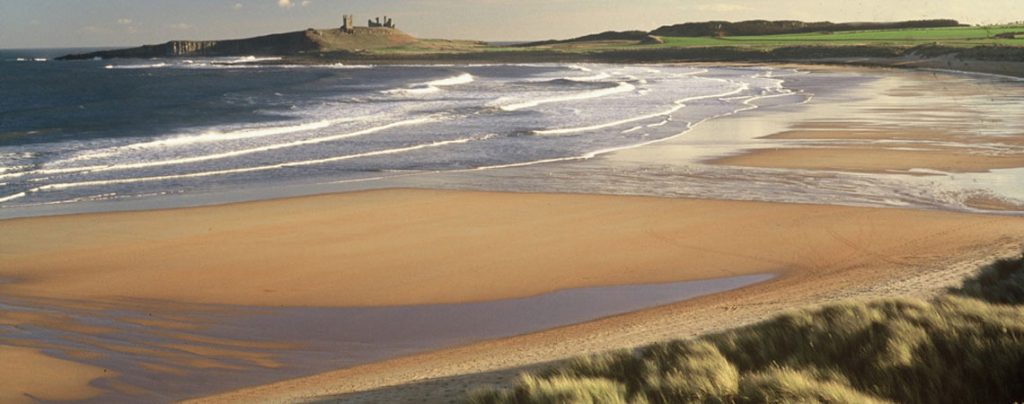 Embleton Bay & Dunstanburgh Castle, on the Northumberland Coast (graeme-peacock.com)