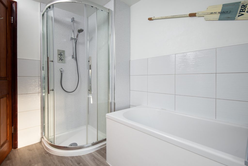 Bath & Shower room at Seascape self-catering cottage